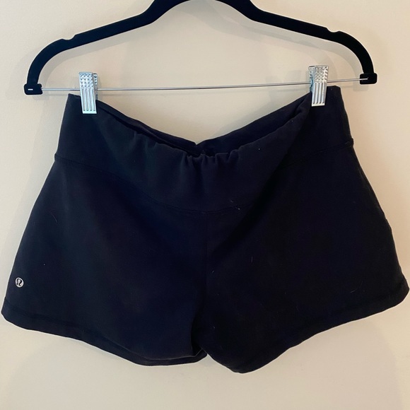 Lululemon shorts, black, size 6 - Picture 1 of 3